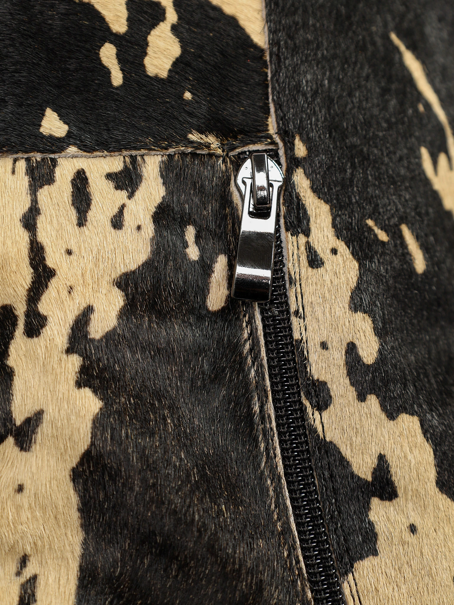 Сапоги с абстрактным рисунком на среднем каблуке